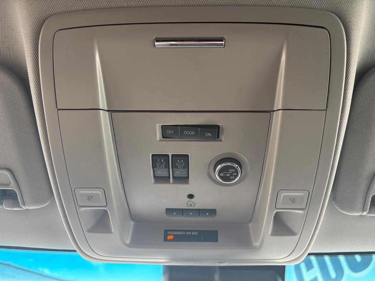 Chevrolet Suburban 4WD 4dr 1500 LT 2017