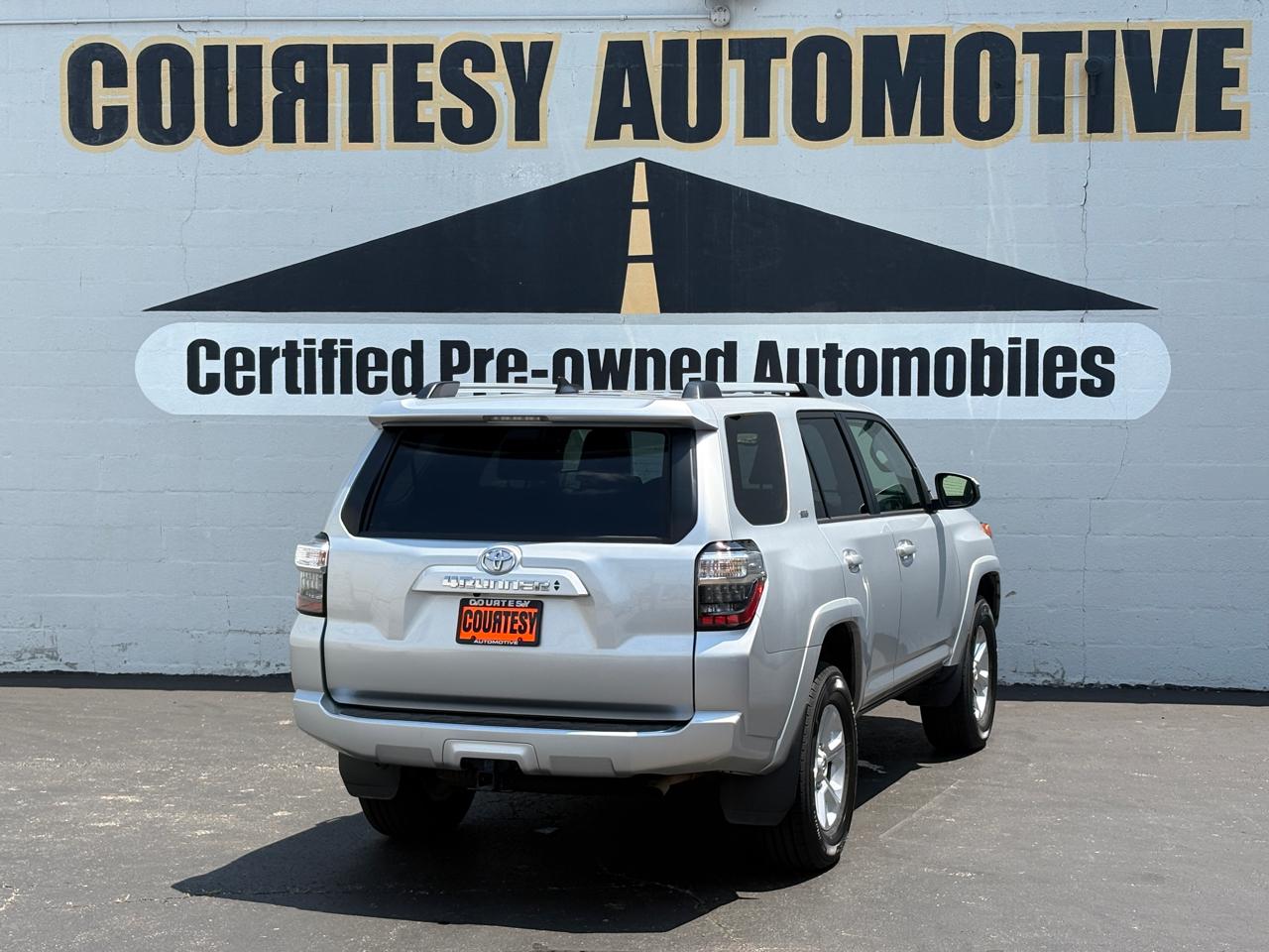 Toyota 4Runner SR5 4WD (Natl) 2024