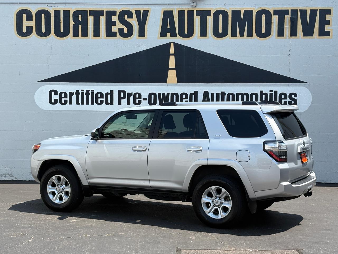 Toyota 4Runner SR5 4WD (Natl) 2024
