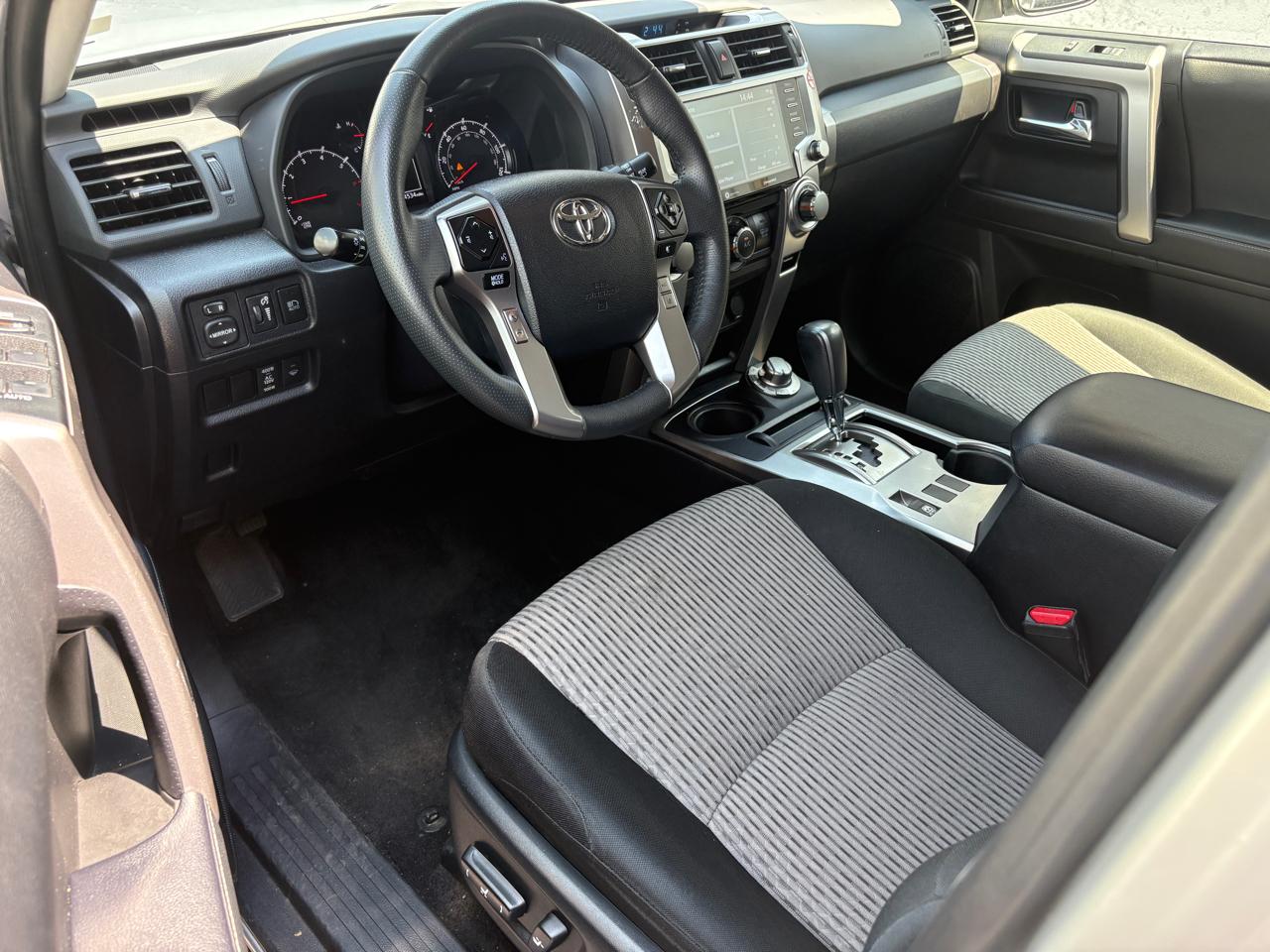 Toyota 4Runner SR5 4WD (Natl) 2024
