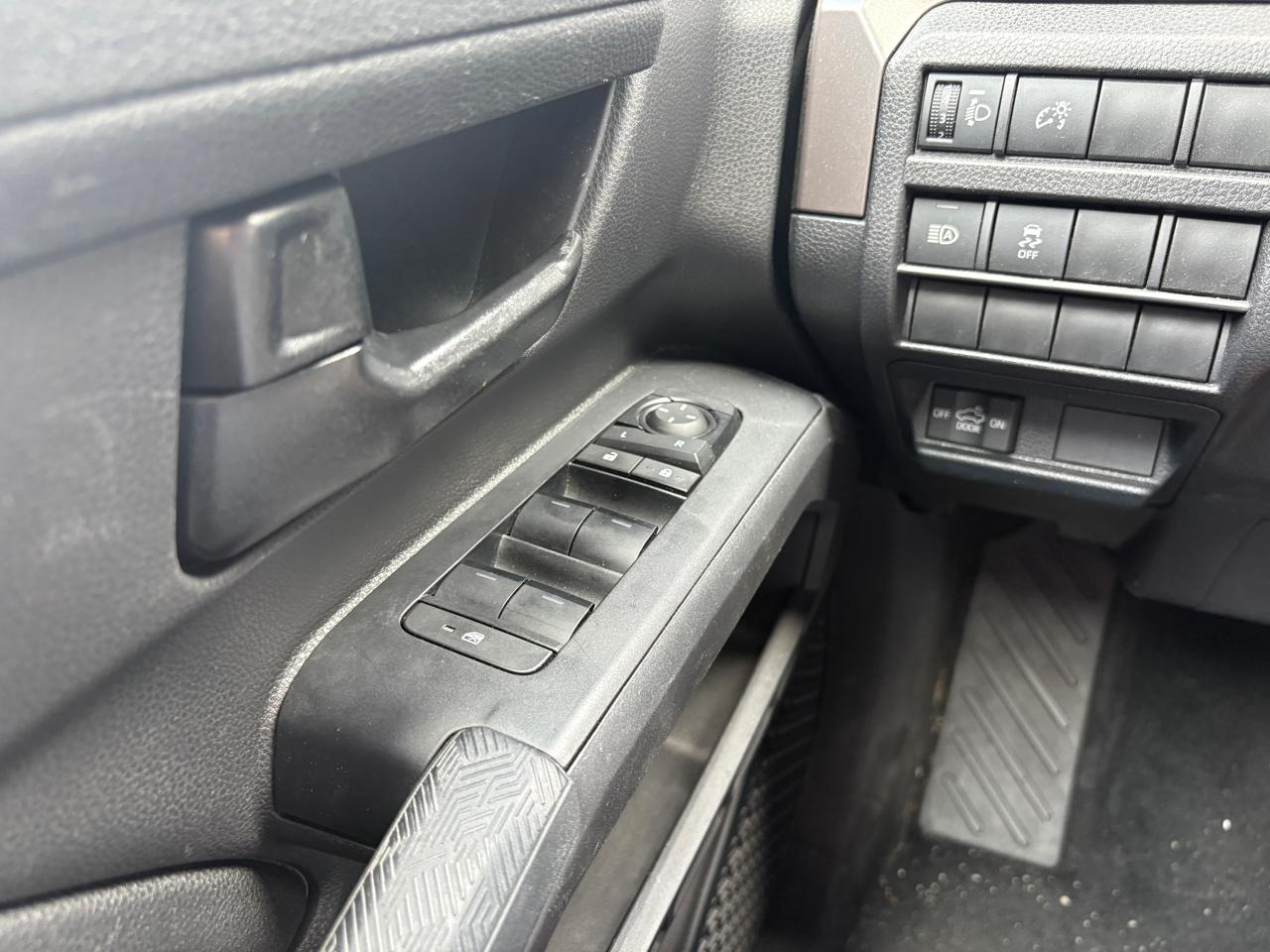 Toyota Tacoma 4WD SR5 Double Cab 5' Bed AT (Natl) 2024