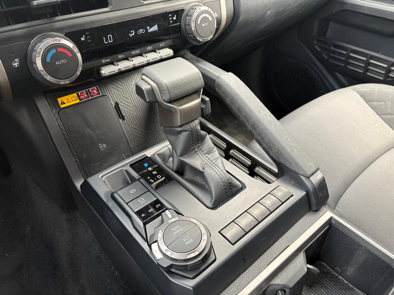 Toyota Tacoma 4WD SR5 Double Cab 5' Bed AT (Natl) 2024
