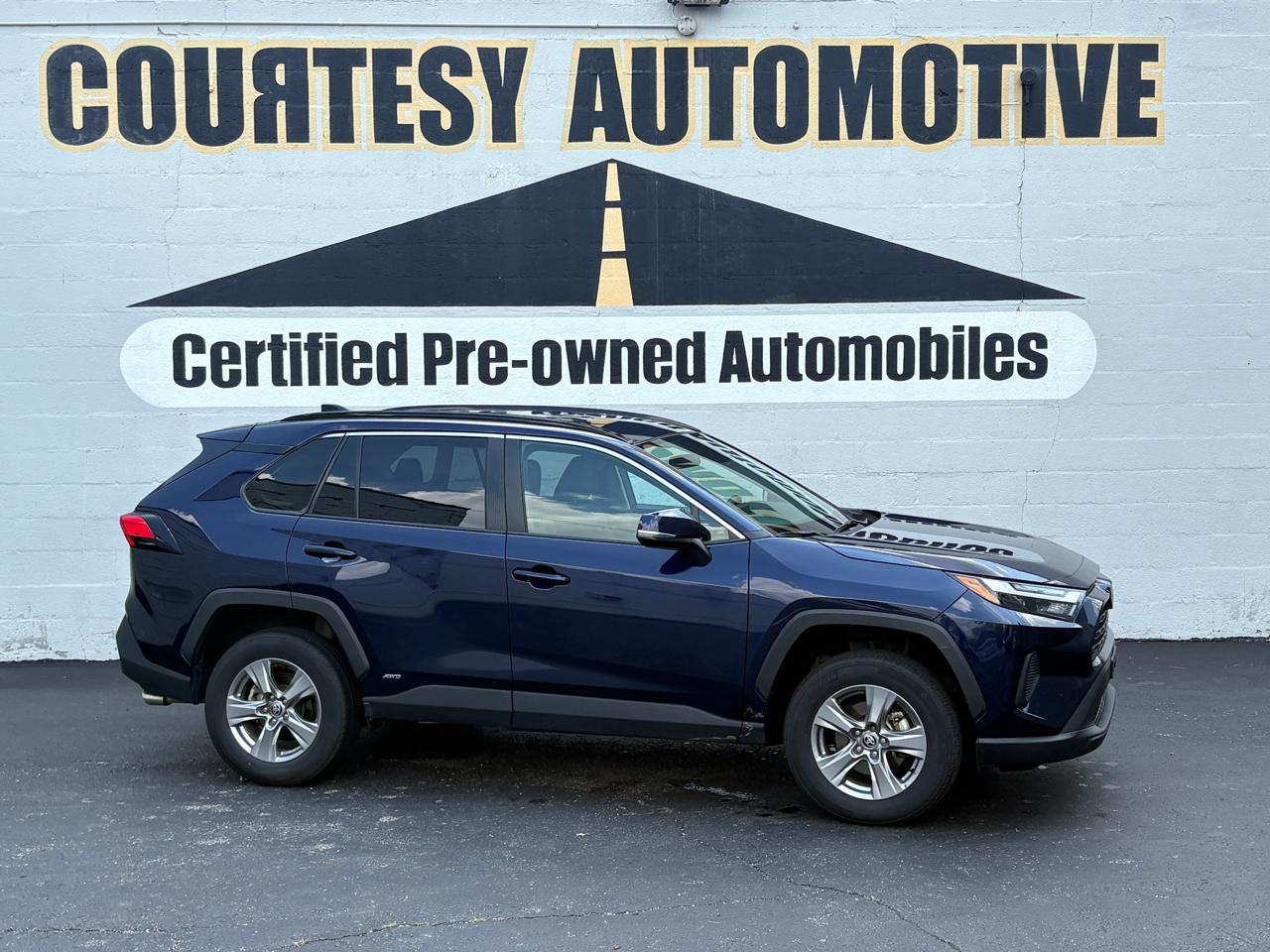 Toyota RAV4 Hybrid XLE AWD (Natl) 2025