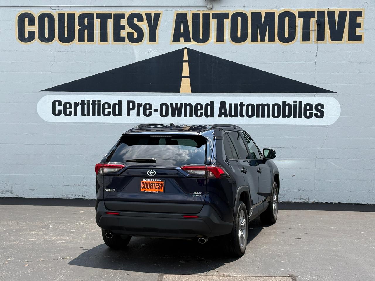 Toyota RAV4 Hybrid XLE AWD (Natl) 2025
