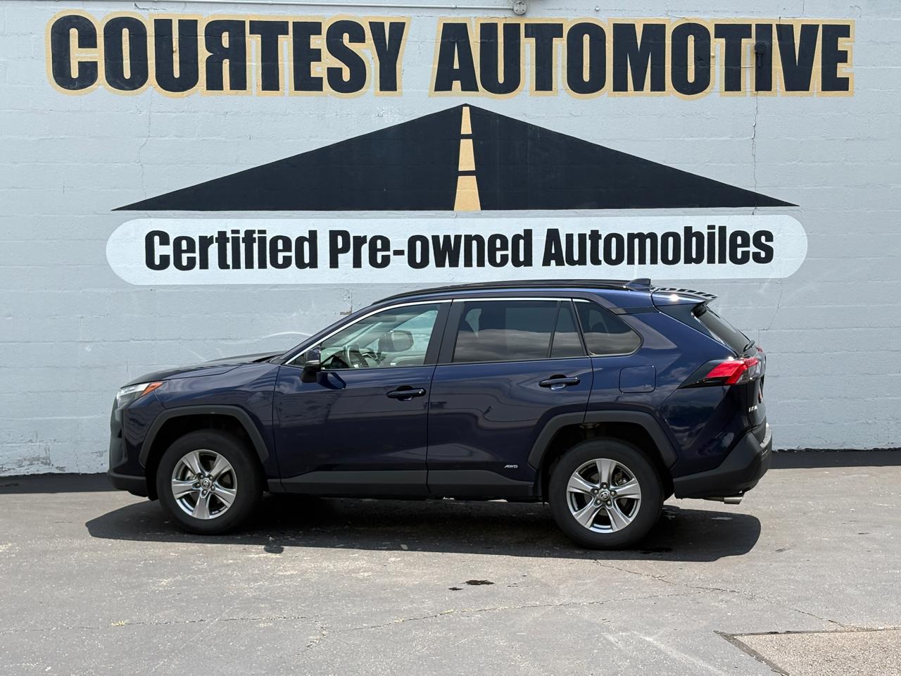 Toyota RAV4 Hybrid XLE AWD (Natl) 2025