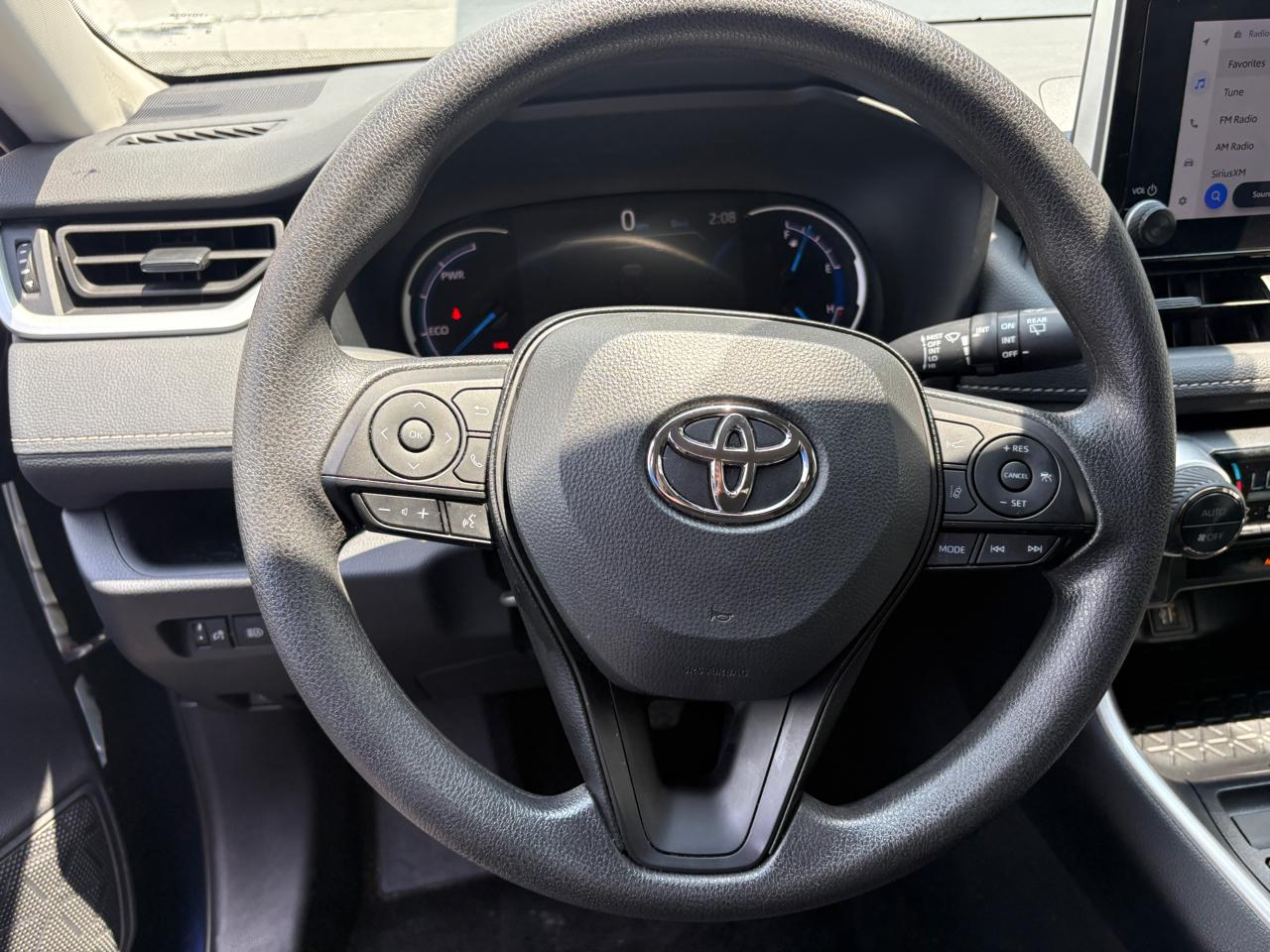 Toyota RAV4 Hybrid XLE AWD (Natl) 2025
