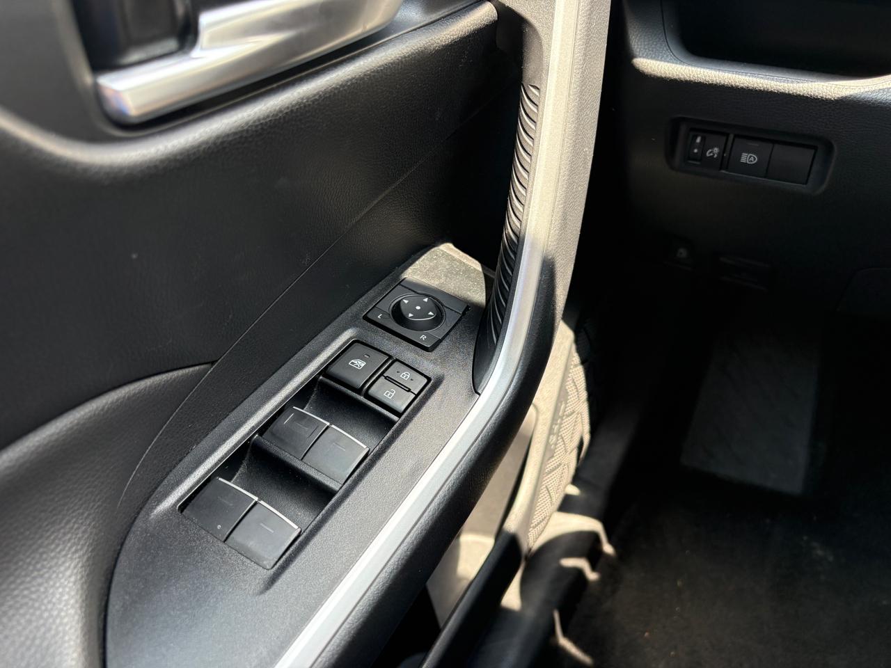 Toyota RAV4 Hybrid XLE AWD (Natl) 2025