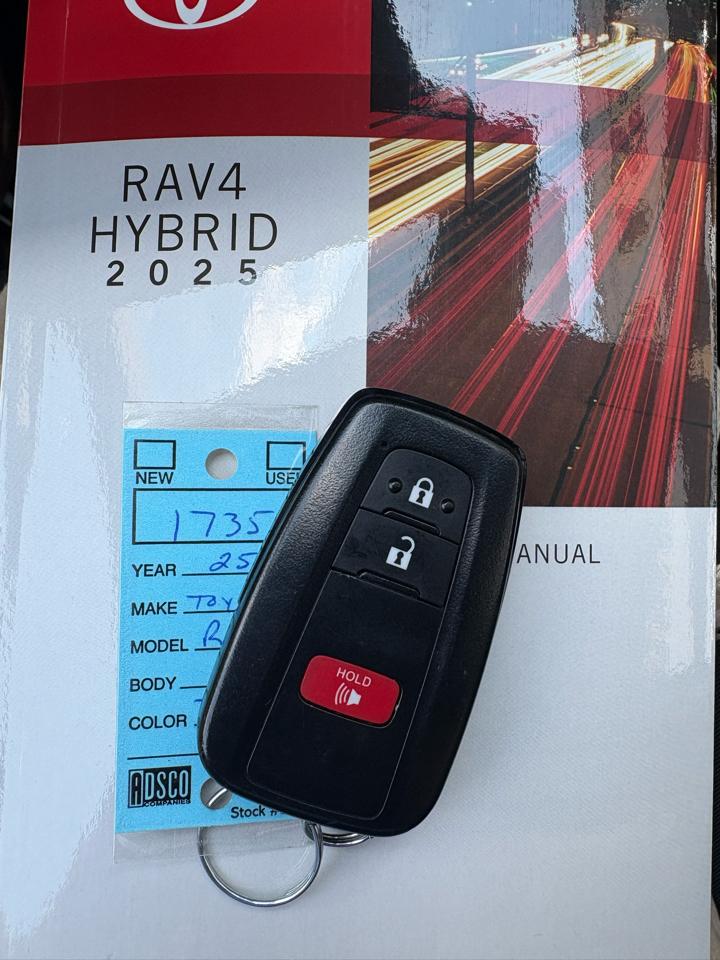 Toyota RAV4 Hybrid XLE AWD (Natl) 2025