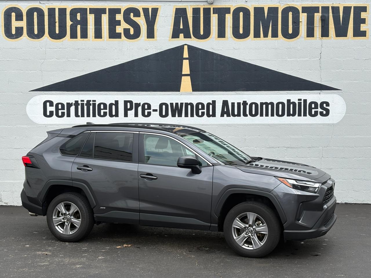 Toyota RAV4 Hybrid LE AWD (Natl) 2025