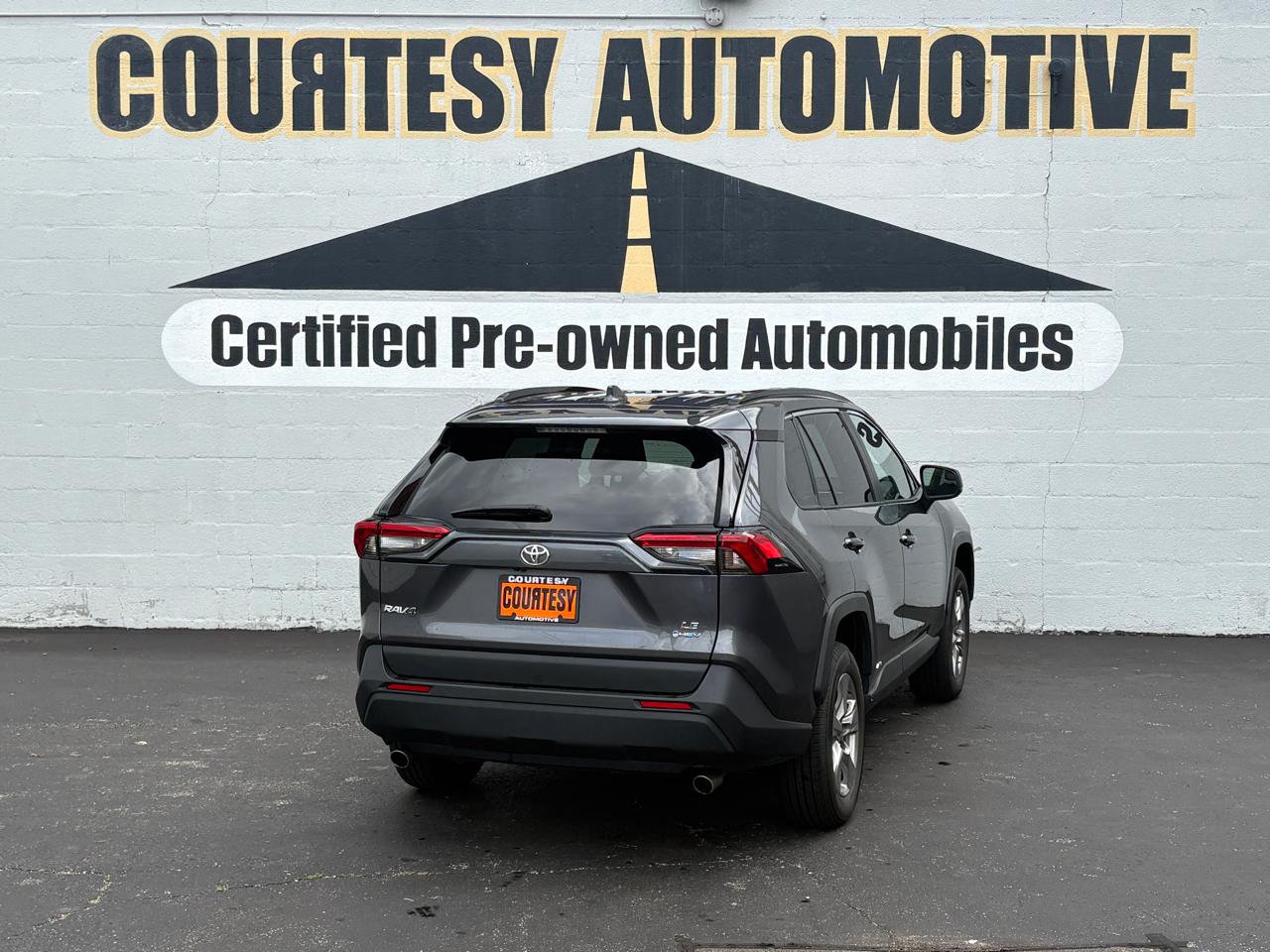 Toyota RAV4 Hybrid LE AWD (Natl) 2025