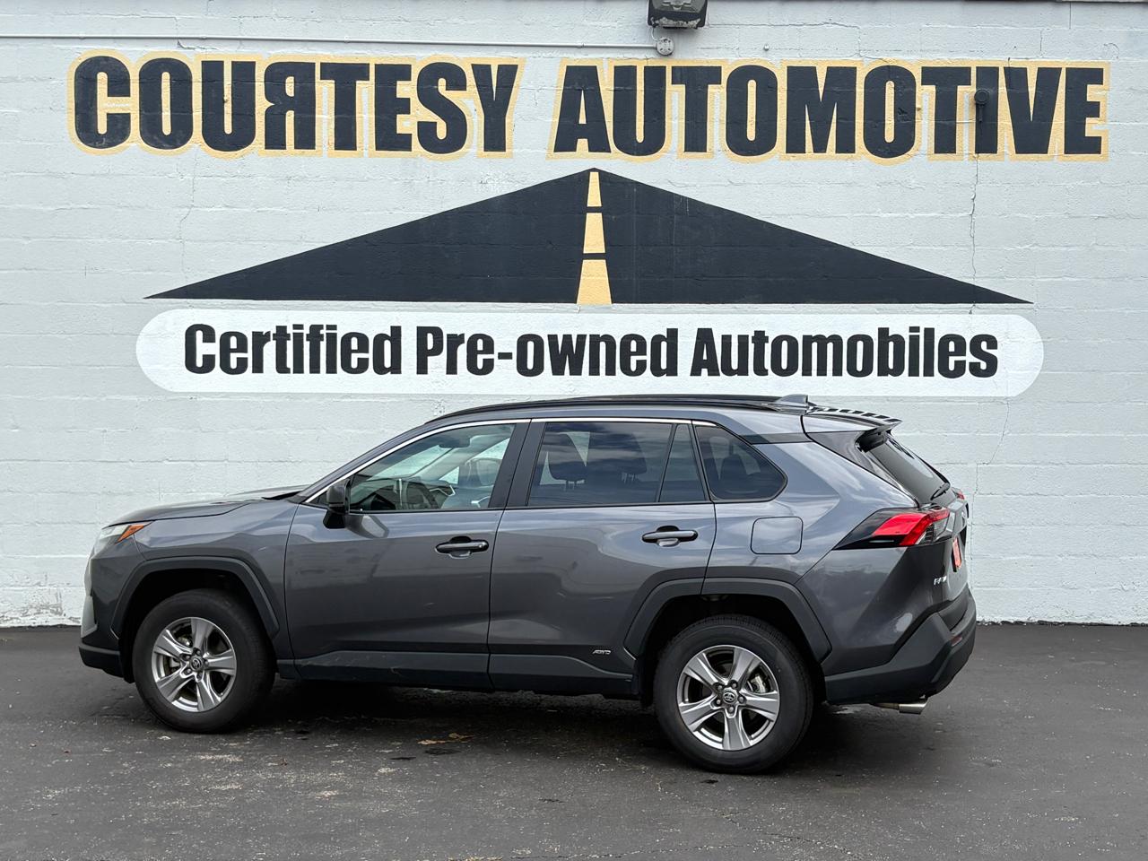Toyota RAV4 Hybrid LE AWD (Natl) 2025