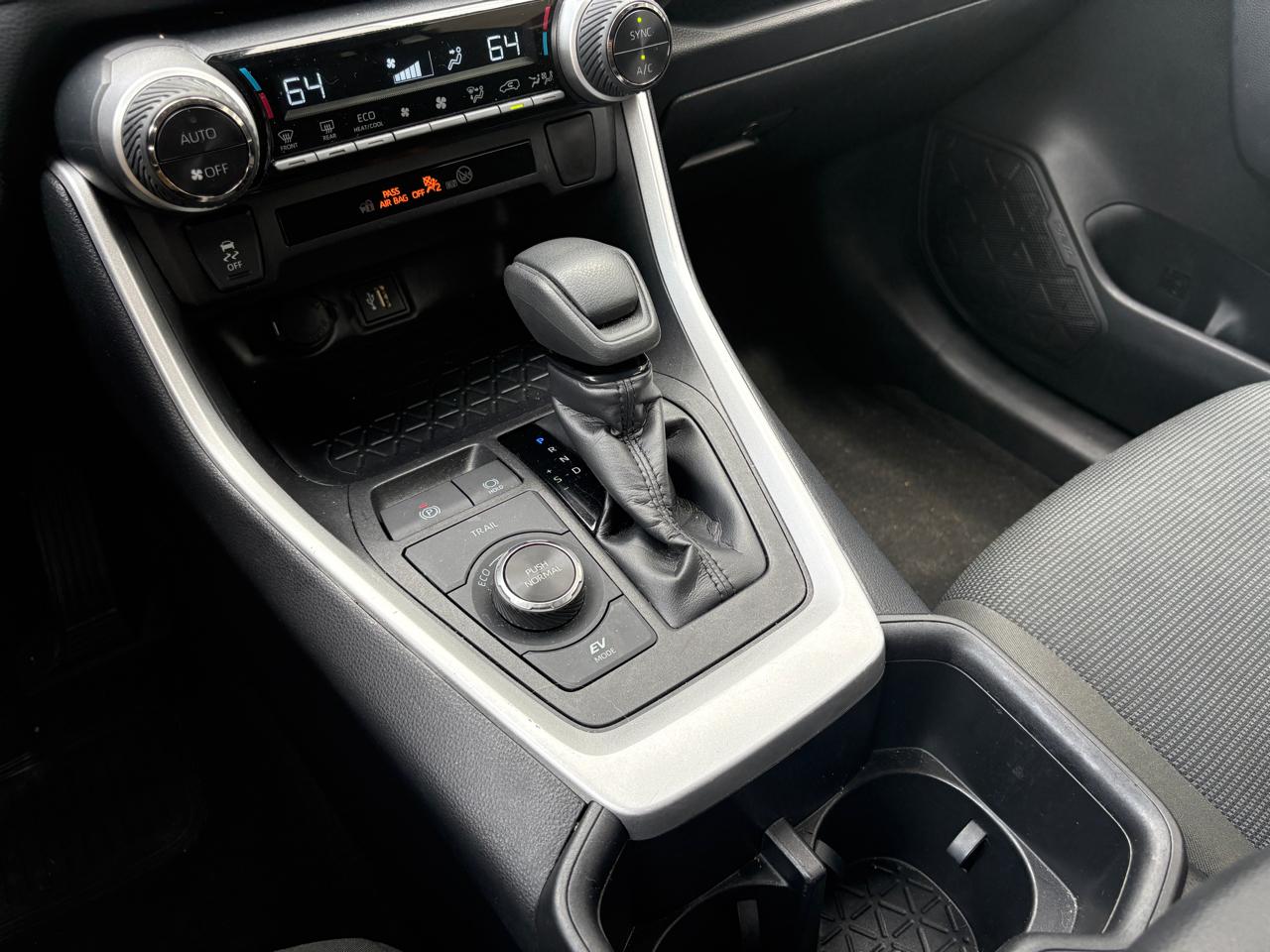 Toyota RAV4 Hybrid LE AWD (Natl) 2025