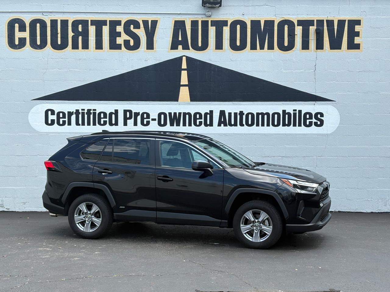 Toyota RAV4 Hybrid LE AWD (Natl) 2023