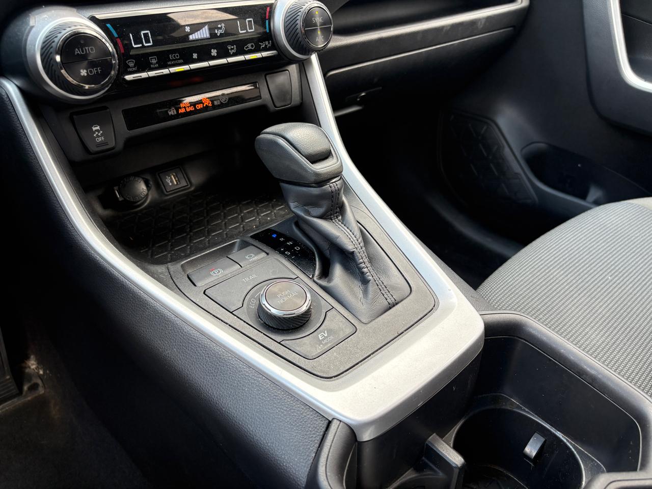 Toyota RAV4 Hybrid LE AWD (Natl) 2023