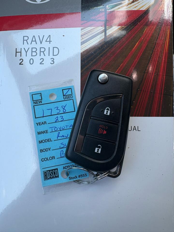 Toyota RAV4 Hybrid LE AWD (Natl) 2023