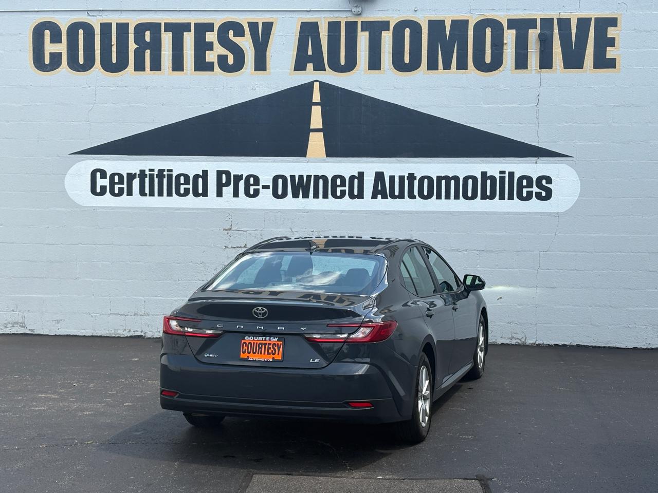 Toyota Camry LE (Natl) 2025