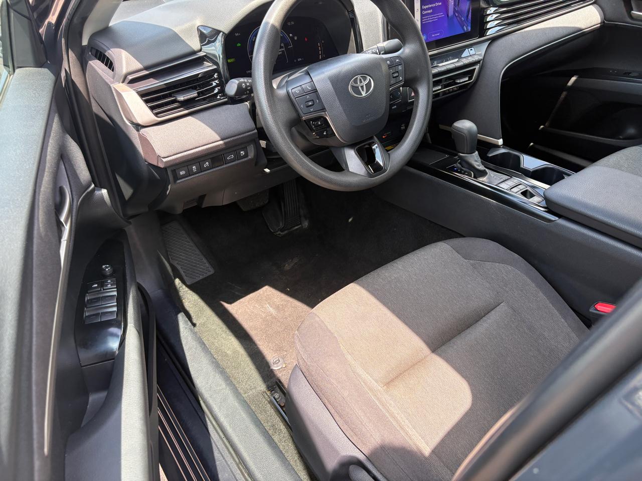 Toyota Camry LE (Natl) 2025