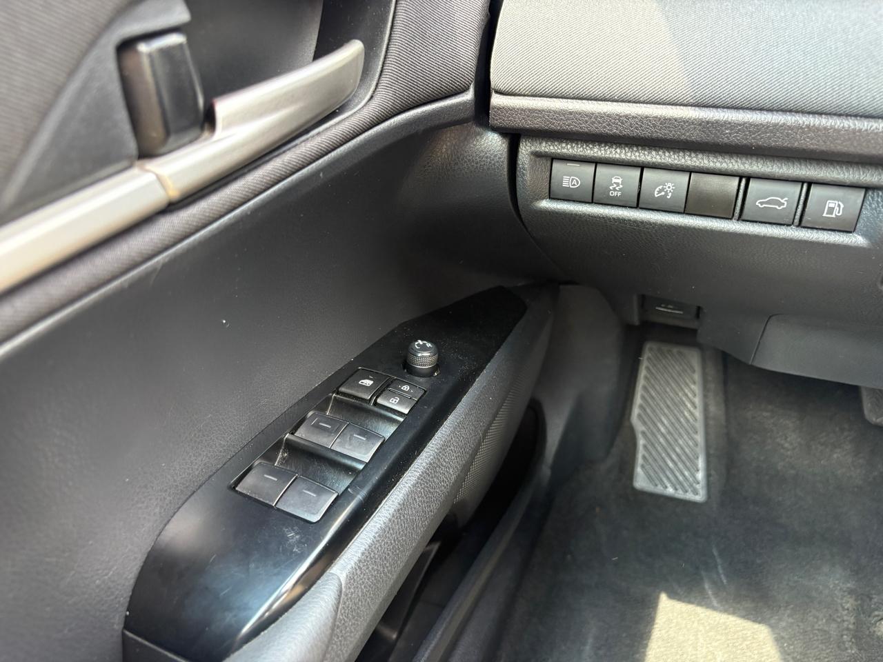 Toyota Camry LE (Natl) 2025