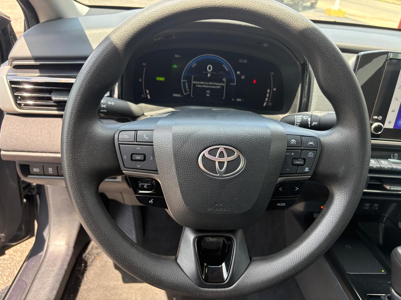 Toyota Camry LE (Natl) 2025