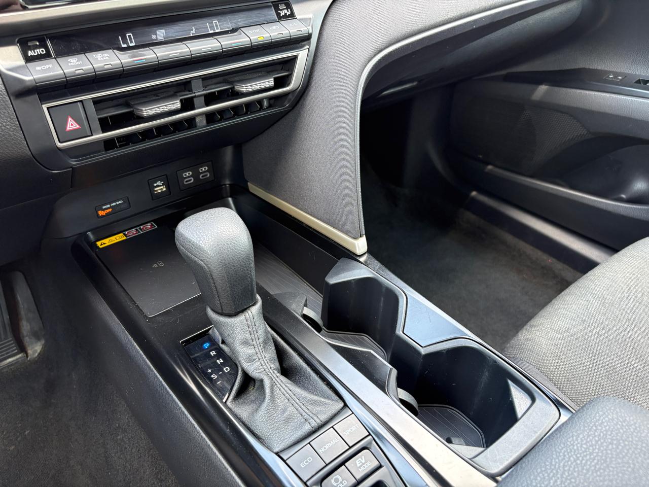 Toyota Camry LE (Natl) 2025