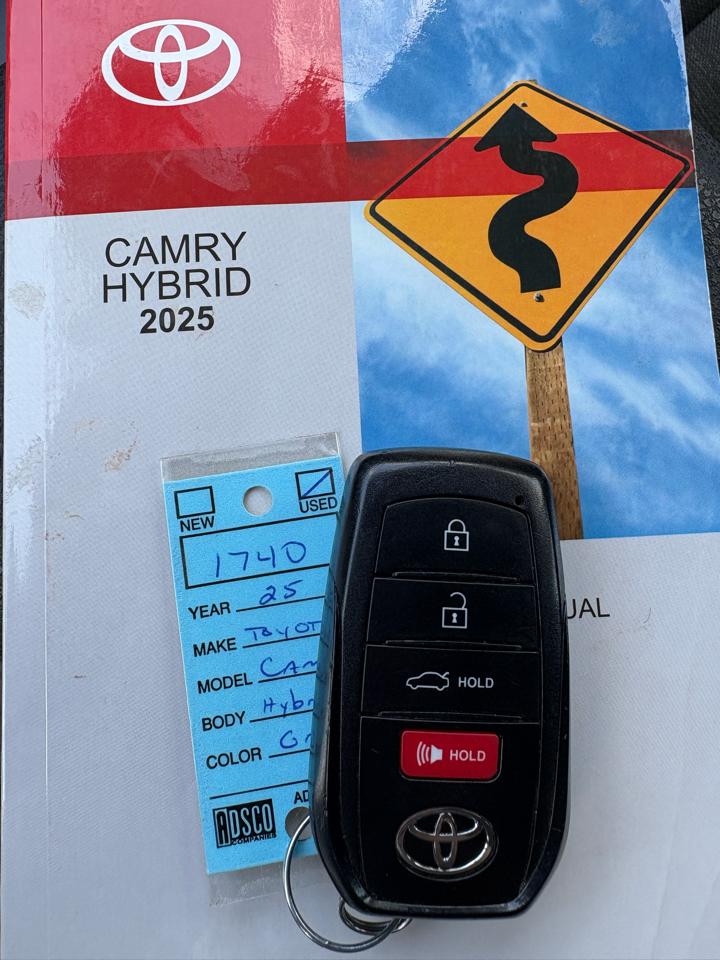 Toyota Camry LE (Natl) 2025