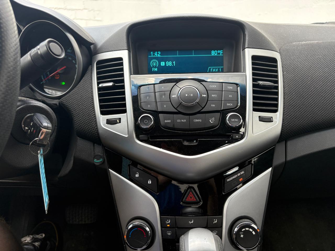Chevrolet Cruze 4dr Sdn LT w/1FL 2011
