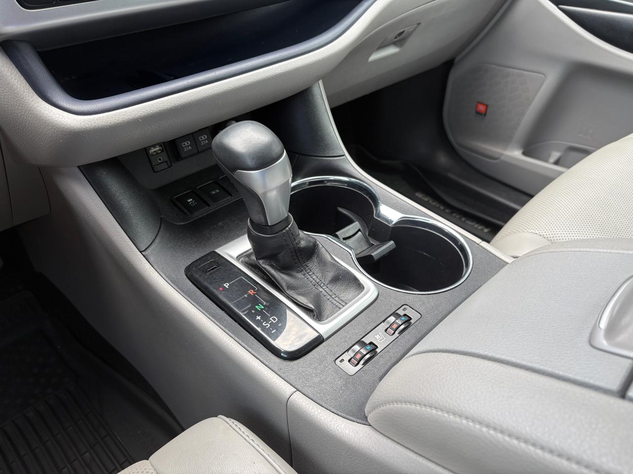 Toyota Highlander Limited V6 AWD (Natl) 2019