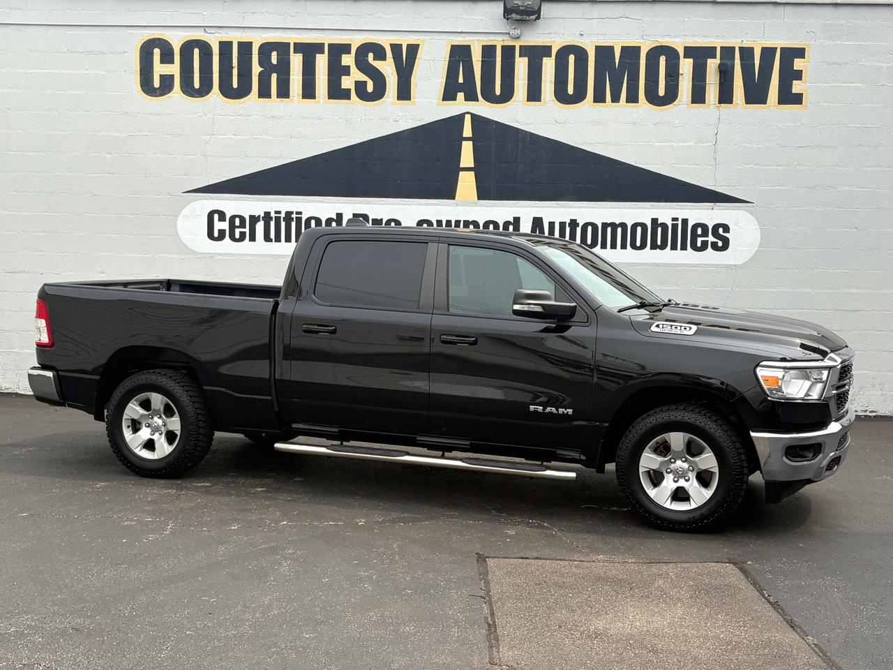 RAM 1500 Big Horn 4x4 Crew Cab 6'4" Box 2022