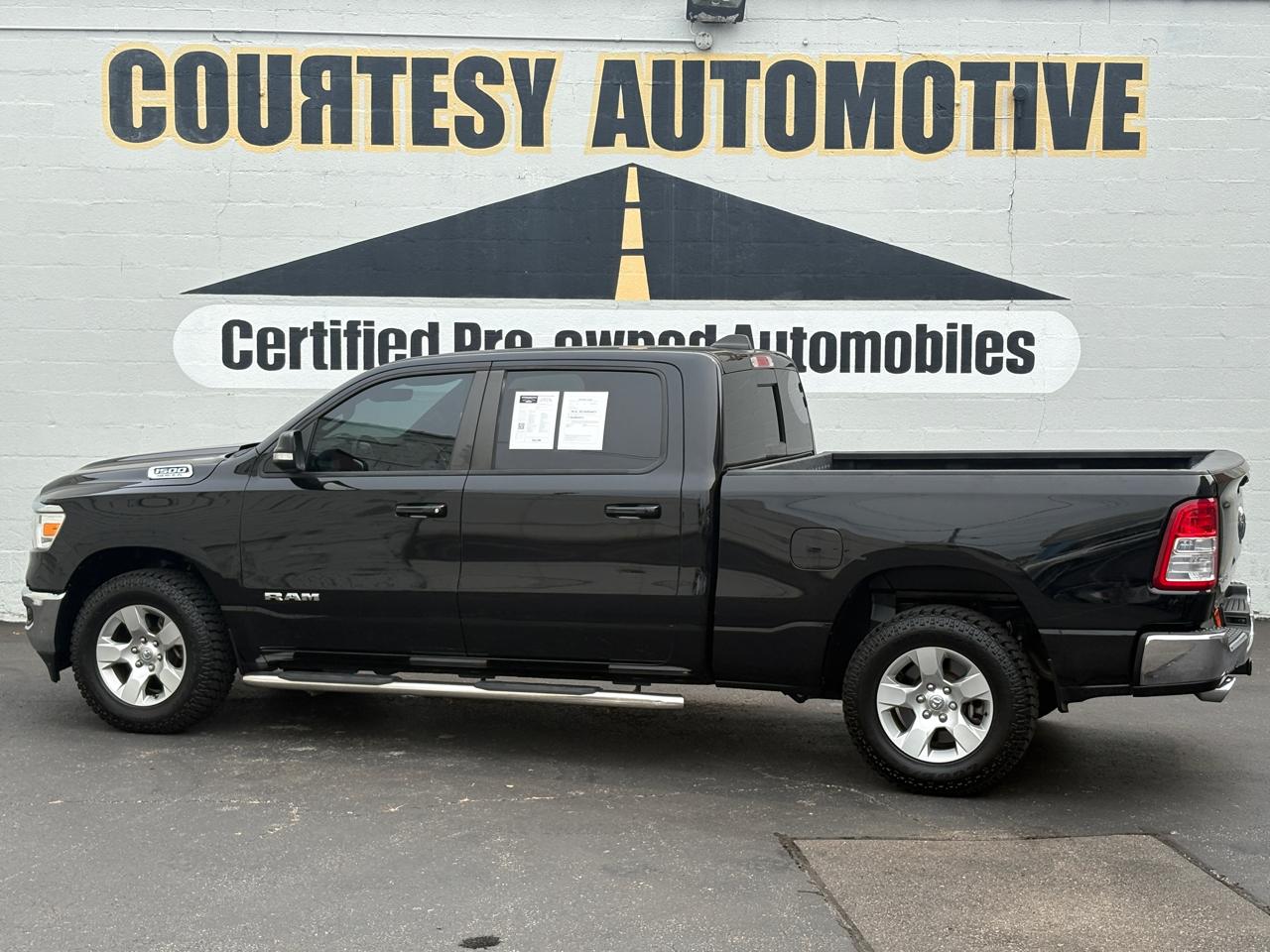 RAM 1500 Big Horn 4x4 Crew Cab 6'4" Box 2022