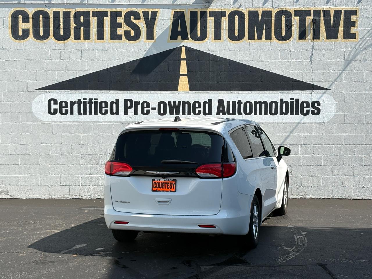 Chrysler Voyager LX FWD 2023