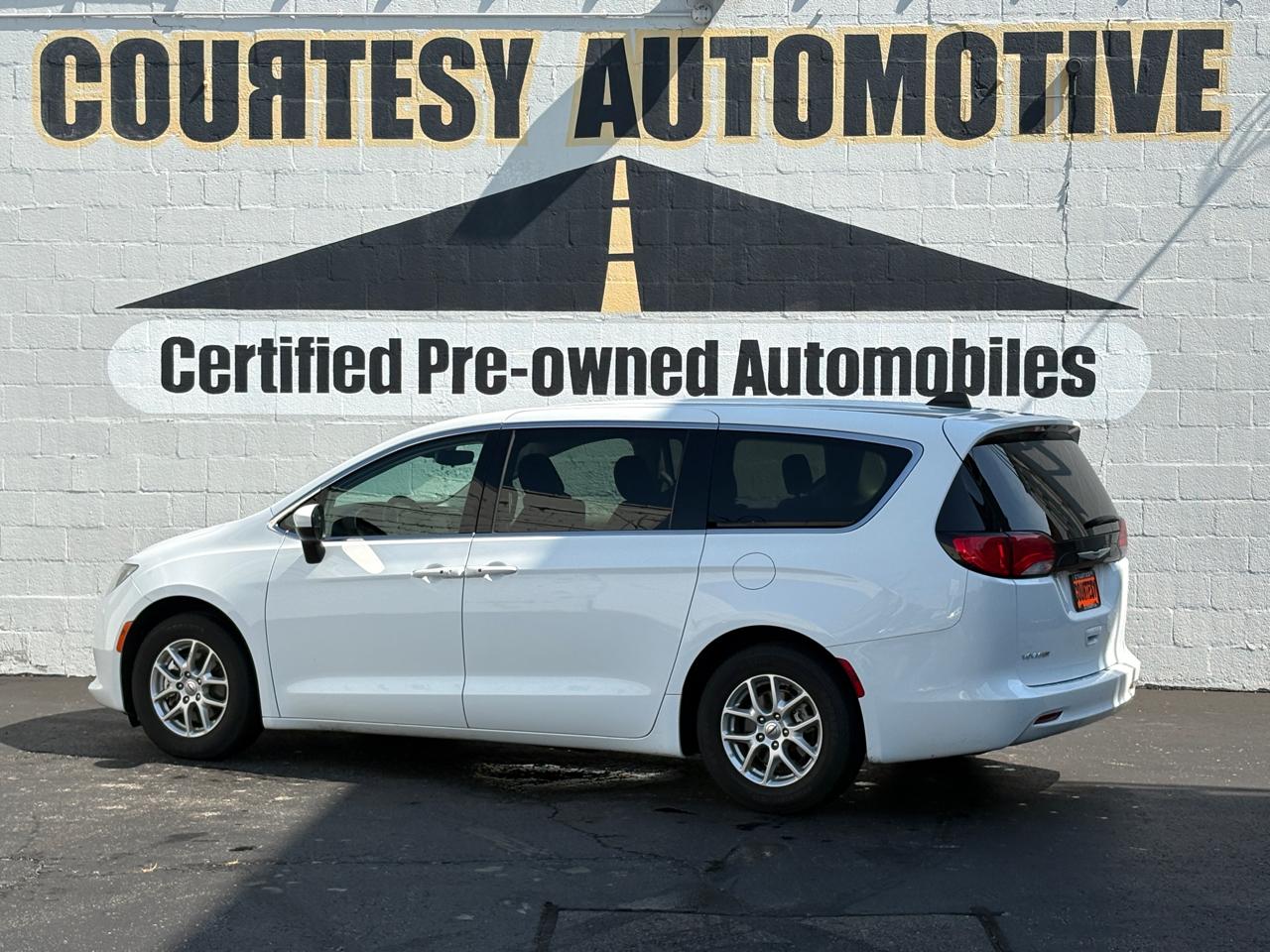 Chrysler Voyager LX FWD 2023