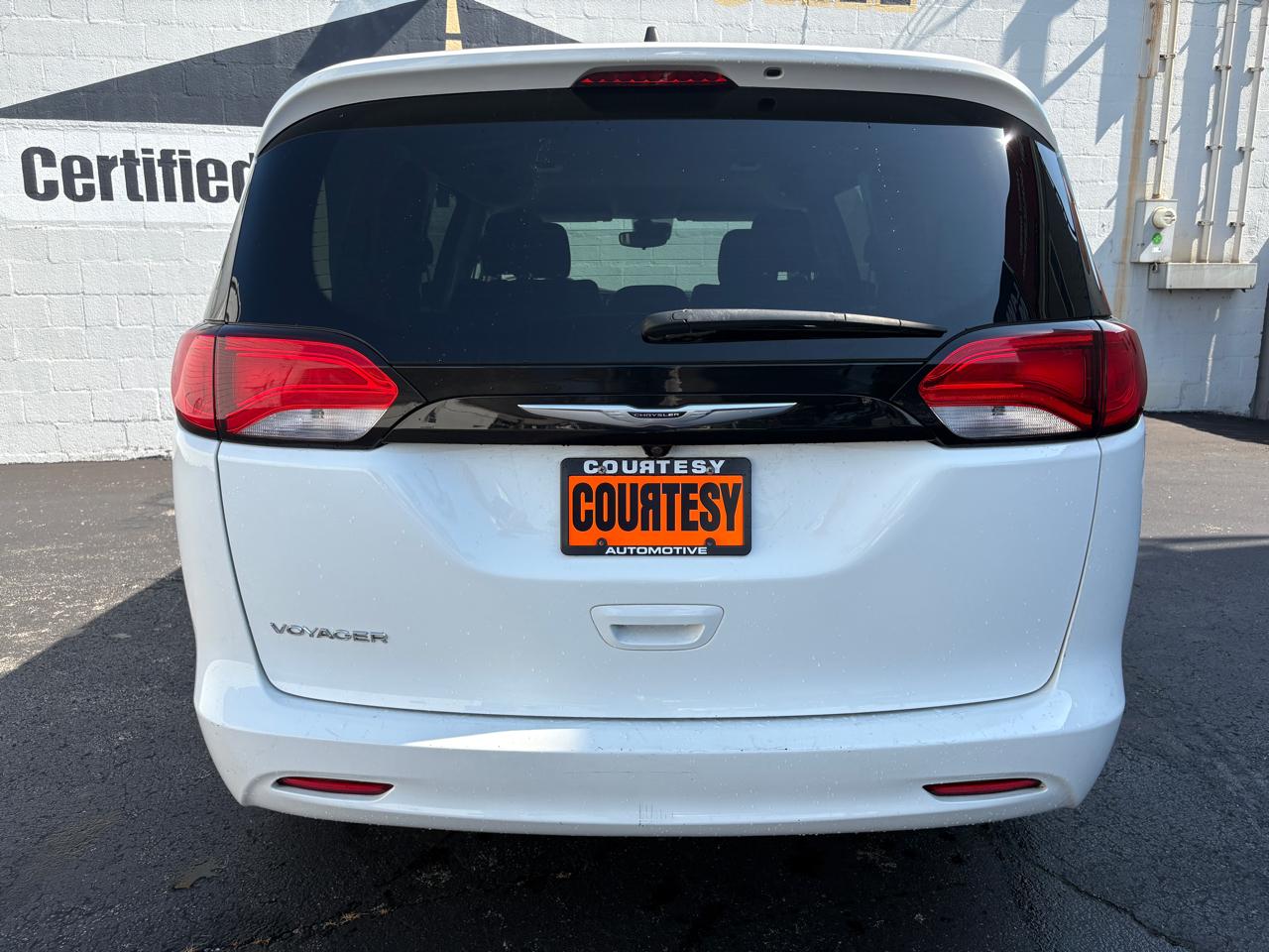 Chrysler Voyager LX FWD 2023