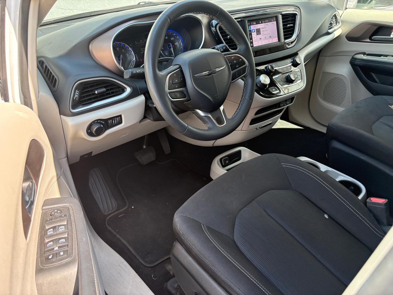 Chrysler Voyager LX FWD 2023