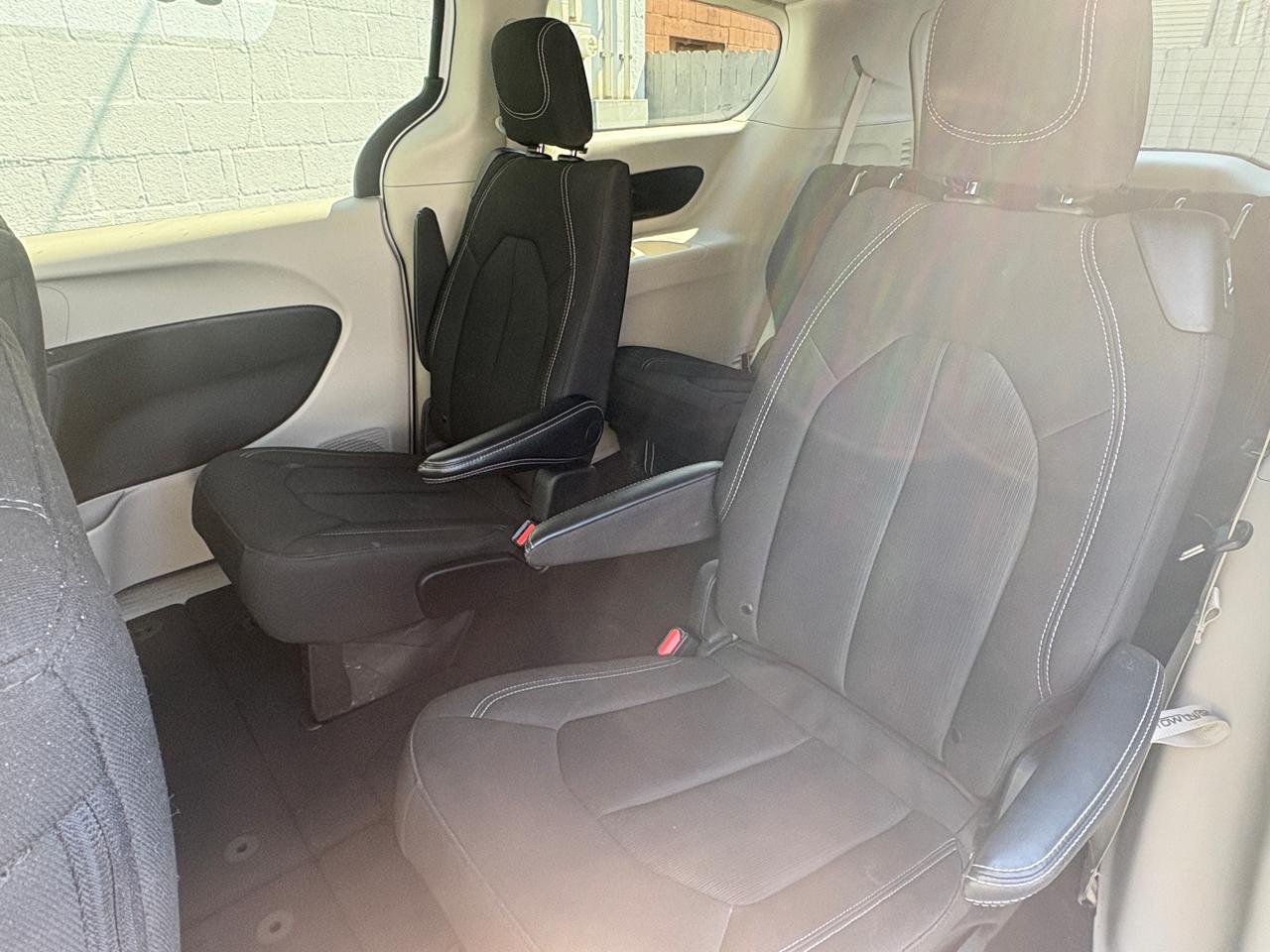 Chrysler Voyager LX FWD 2023