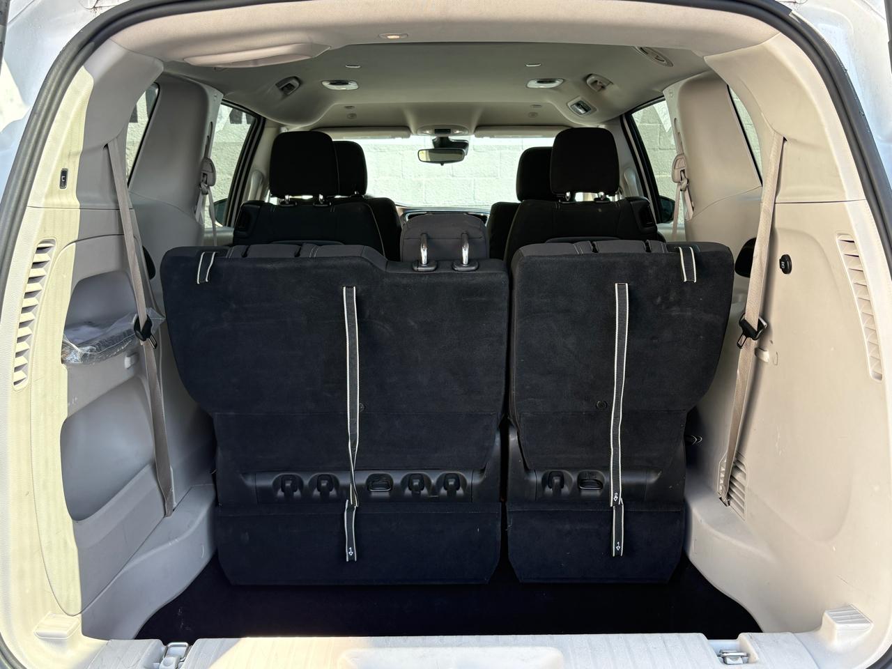 Chrysler Voyager LX FWD 2023