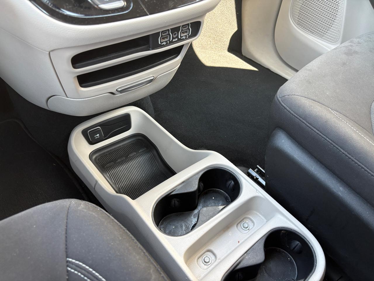 Chrysler Voyager LX FWD 2023
