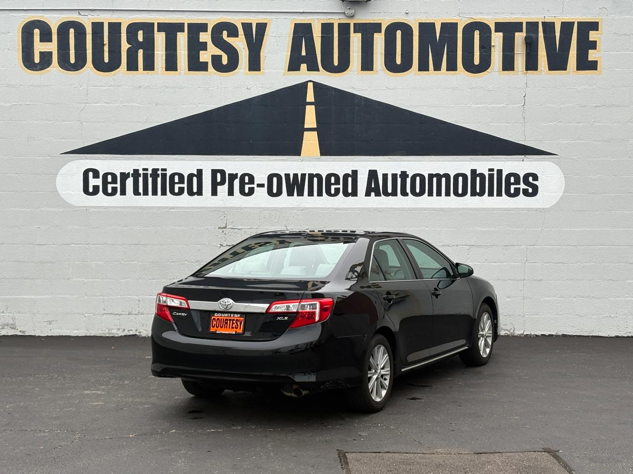 Toyota Camry 4dr Sdn I4 Auto XLE (Natl) 2012