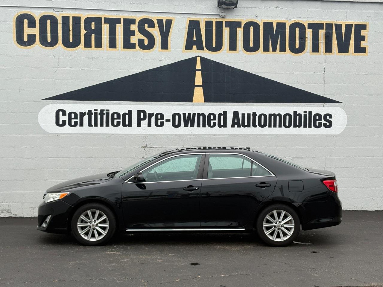 Toyota Camry 4dr Sdn I4 Auto XLE (Natl) 2012