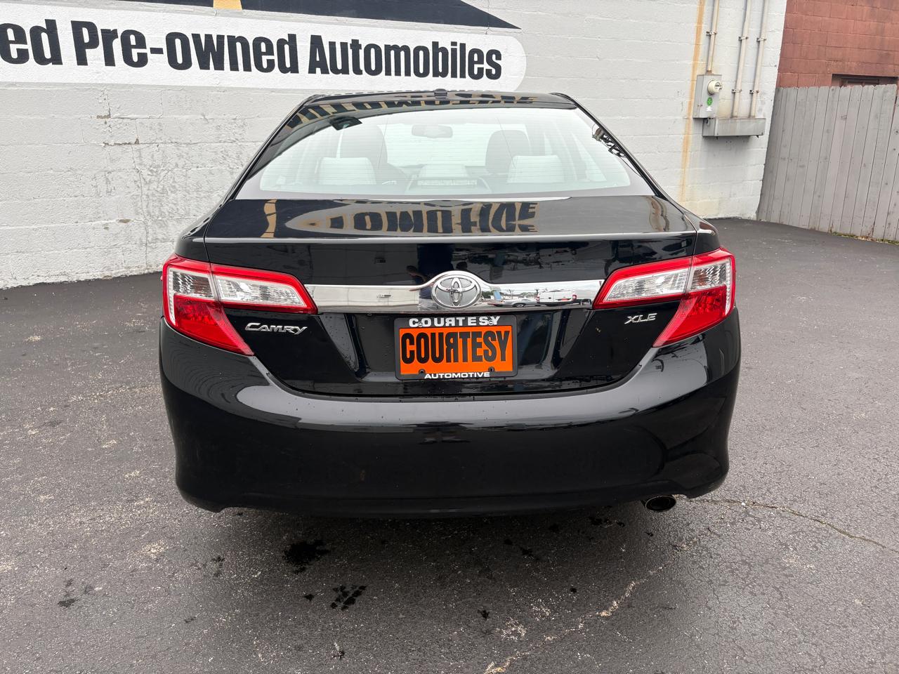 Toyota Camry 4dr Sdn I4 Auto XLE (Natl) 2012