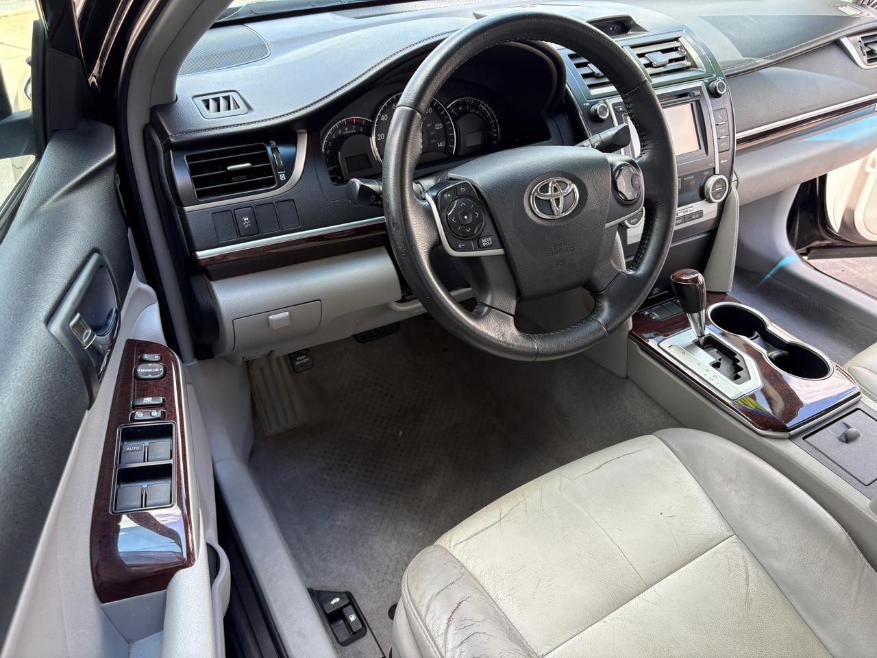 Toyota Camry 4dr Sdn I4 Auto XLE (Natl) 2012