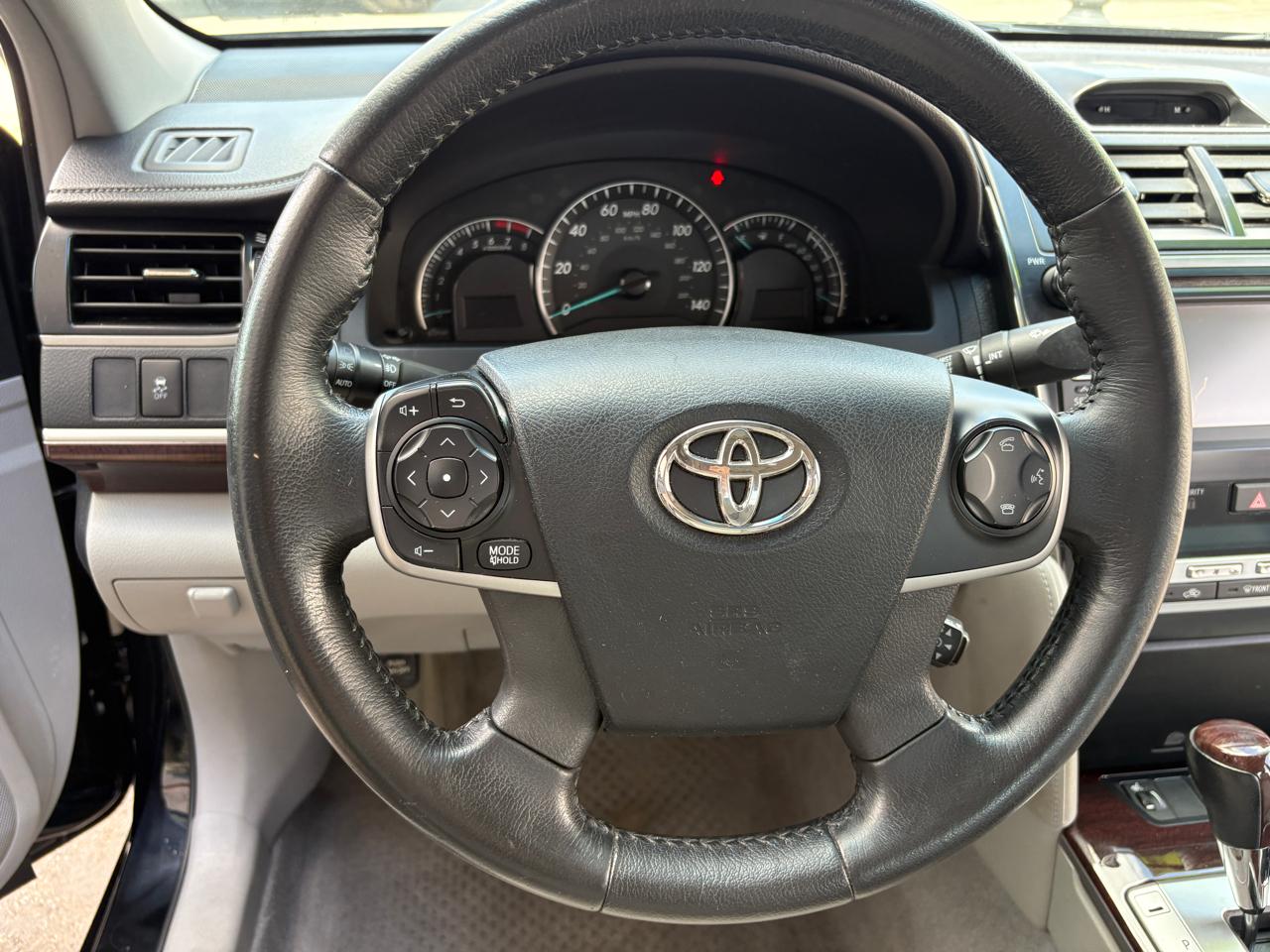 Toyota Camry 4dr Sdn I4 Auto XLE (Natl) 2012
