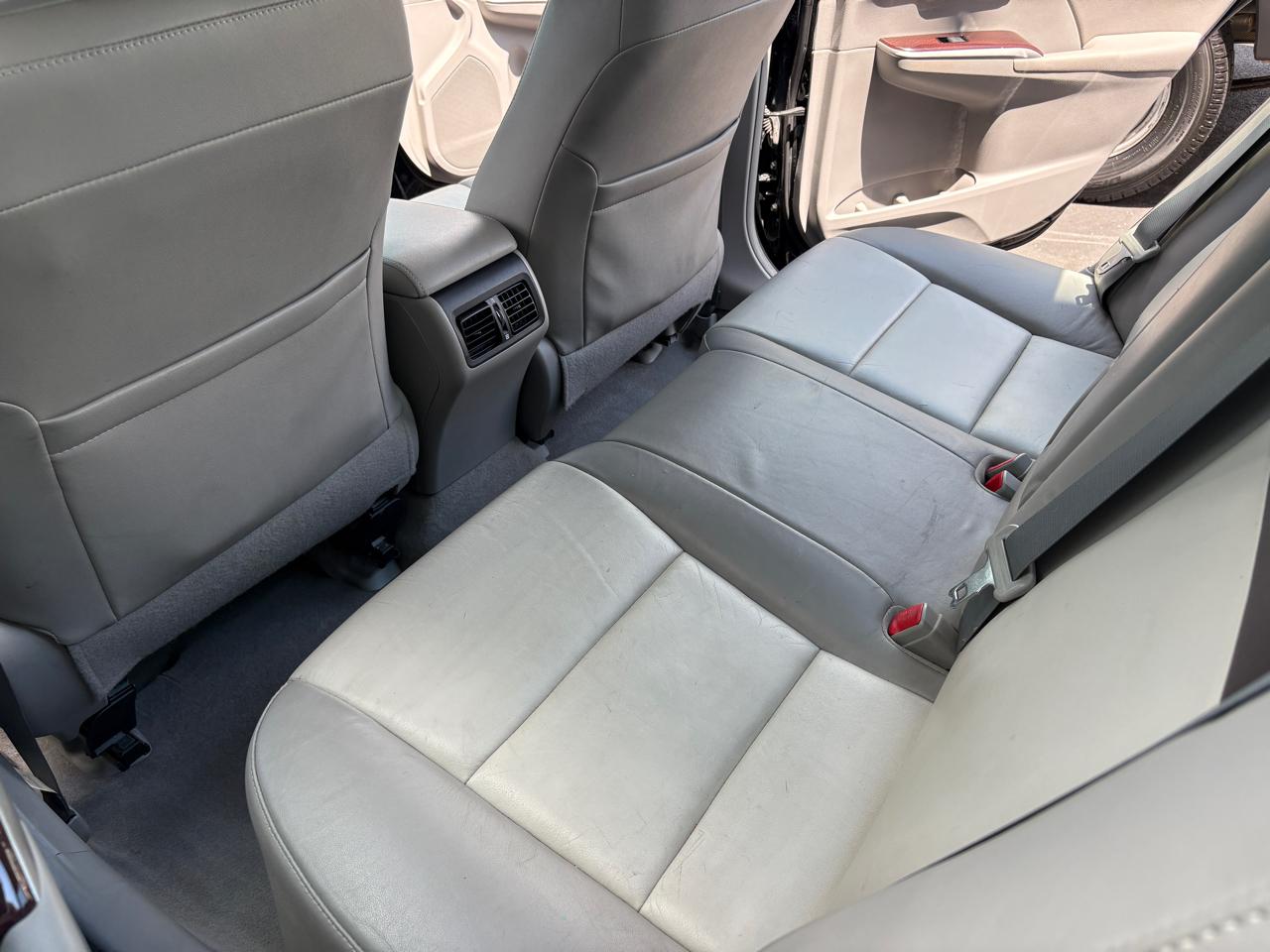 Toyota Camry 4dr Sdn I4 Auto XLE (Natl) 2012