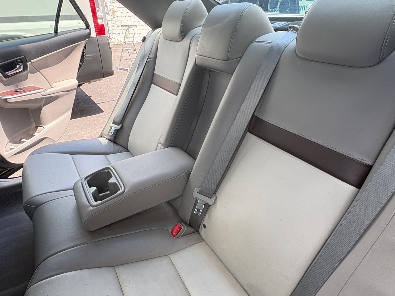 Toyota Camry 4dr Sdn I4 Auto XLE (Natl) 2012