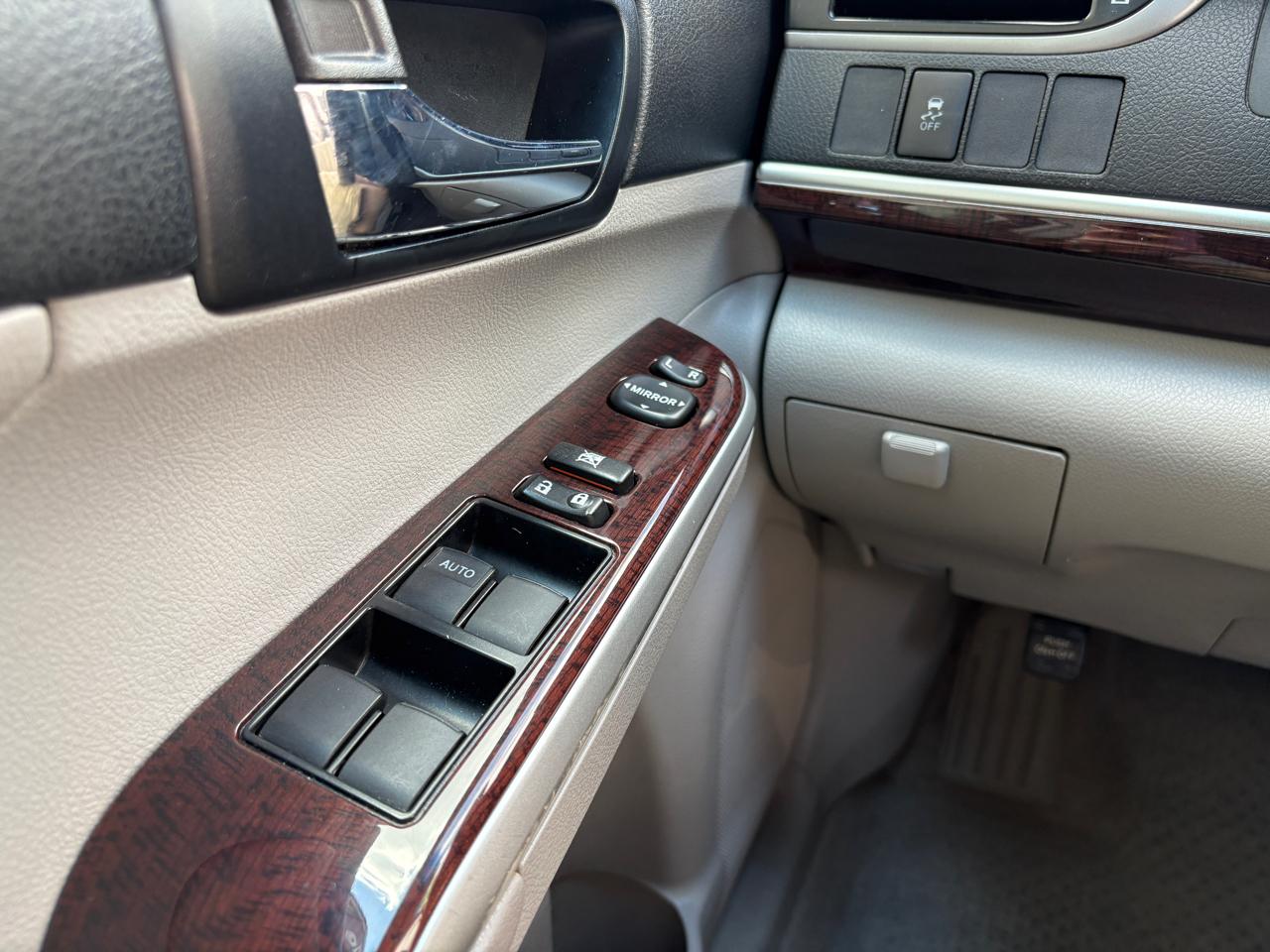 Toyota Camry 4dr Sdn I4 Auto XLE (Natl) 2012