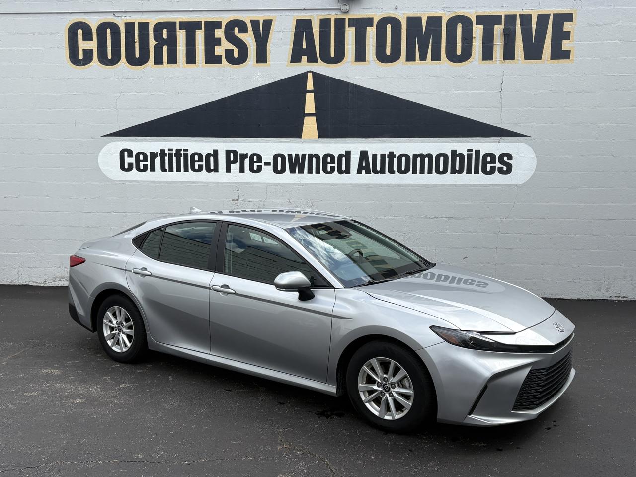 Toyota Camry LE (Natl) 2025