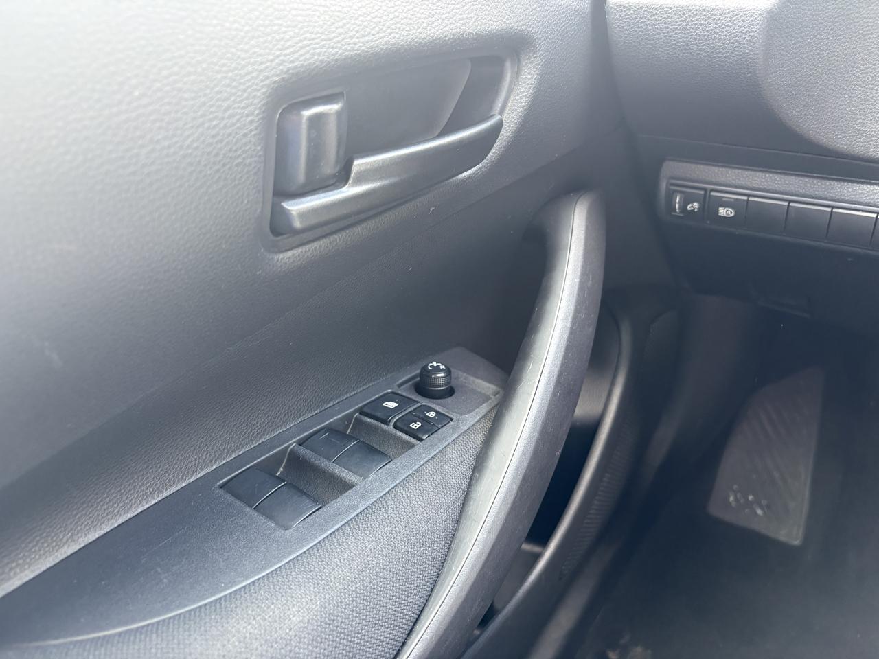 Toyota Corolla LE CVT (Natl) 2024