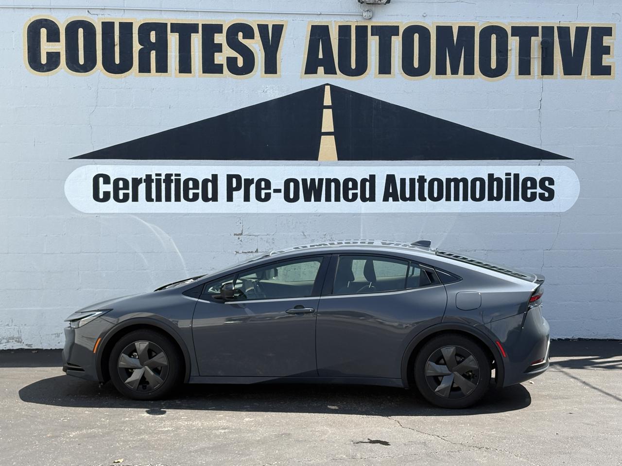Toyota Prius LE (Natl) 2024