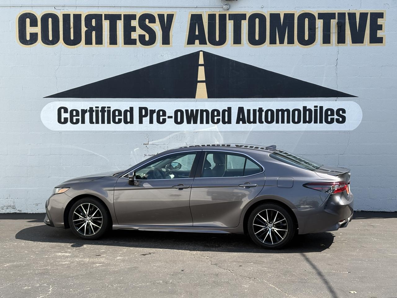 Toyota Camry SE Auto (Natl) 2024
