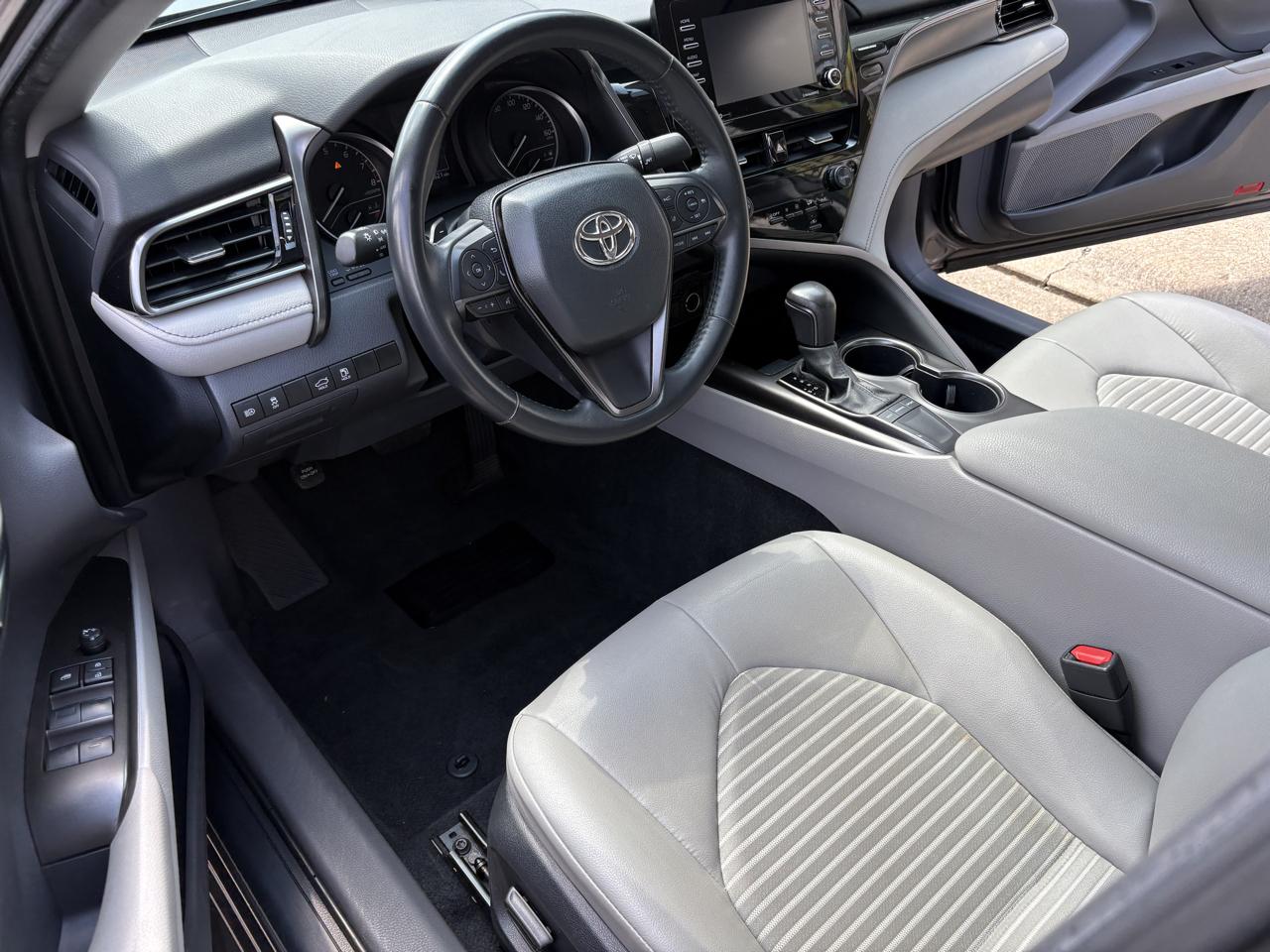 Toyota Camry SE Auto (Natl) 2024