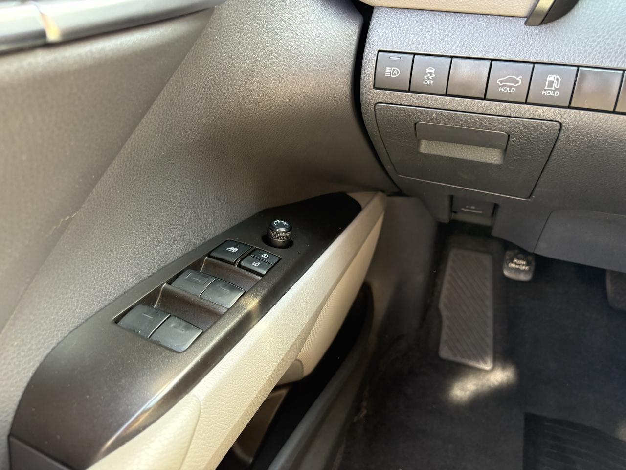 Toyota Camry SE Auto (Natl) 2024